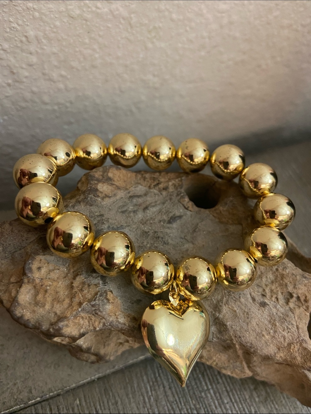 Vintage 90s Gold Tone Alloy Beads & Puffy Heart Stretchy Bracelet